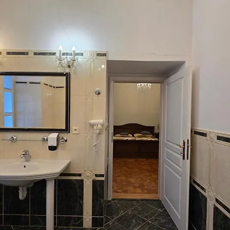 Apartment Kastiel Palarikovo